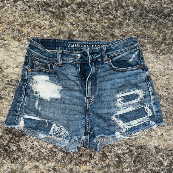 Size 2 American Eagle Stretch Denim Mom Shorts (Now unavailable on their site!) - Picture 1 of 3